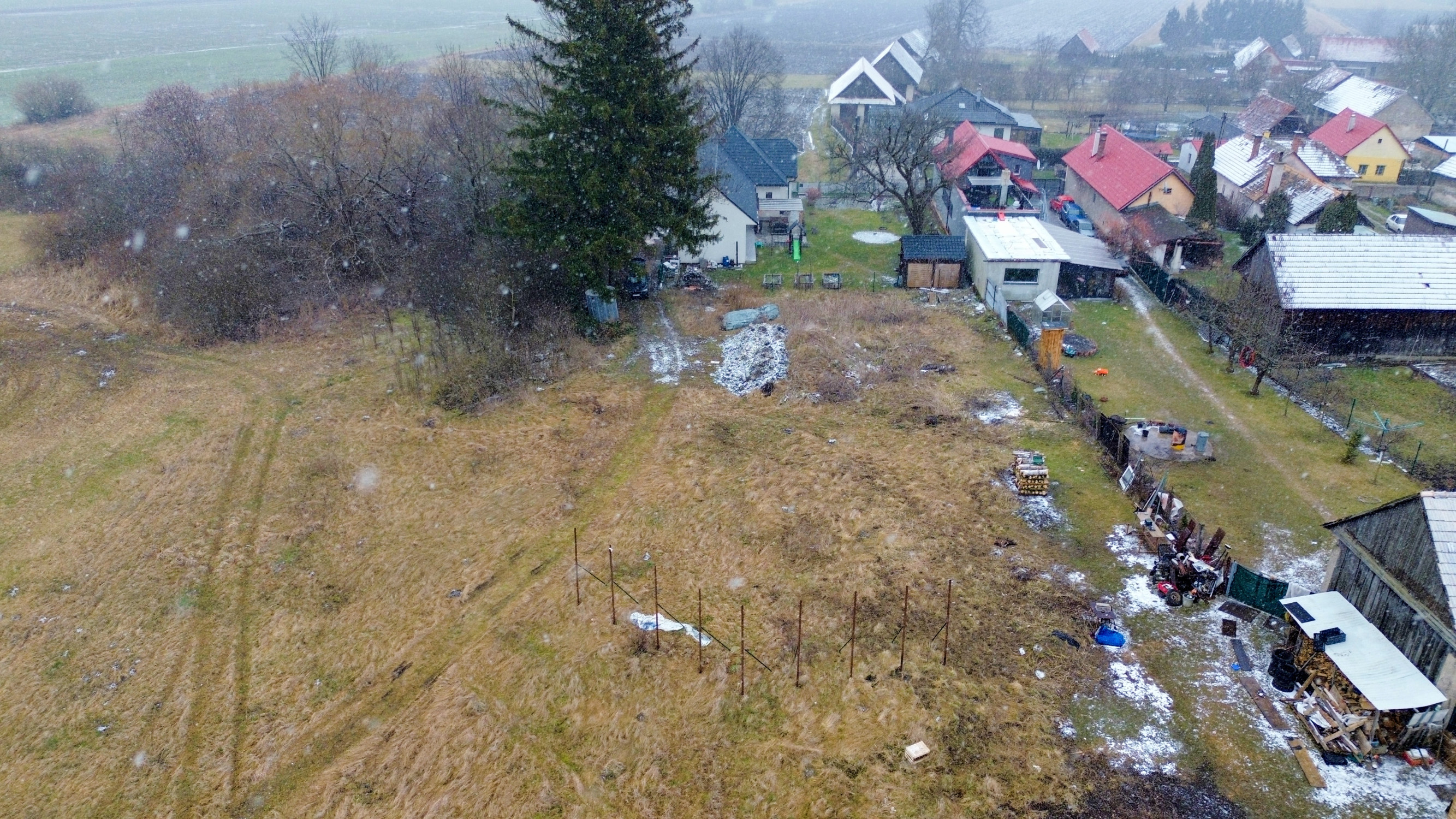 Predaj stavebného pozemku v obci Ležiachov, 1940m2